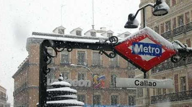 Сняг изненада жителите на испанската столица (видео)