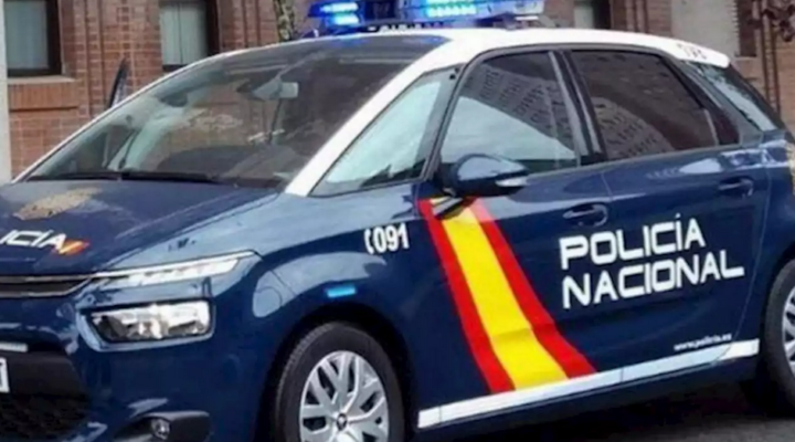 Испанската полиция задържа двама чужденци, издирвани от Интерпол, отишли ​​в полицейското управление, за да оформят документите си за пребиваване