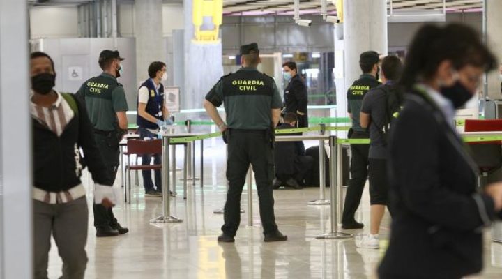Испания затяга контрола на влизане в страната