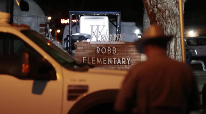 Най-малко 21 загинали, 19 от които деца, при стрелба в начално училище в Тексас
