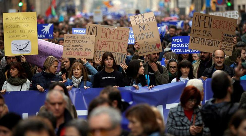30 испански града на протест: Заповядайте, бежанци