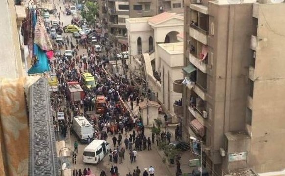 Взривове в две църкви в Египет, жертвите на първата експлозия са 25