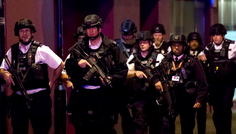 Очевидци от ужаса в Лондон: Терористите обикаляха и пробождаха който им падне
