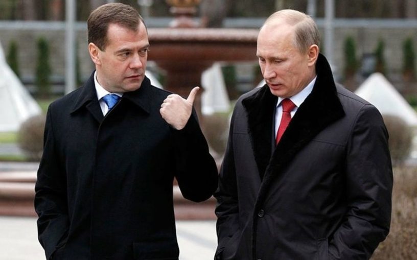 Бившият руски президент и настоящ заместник-председател на руския Съвет за сигурност Дмитрий Медведев и руският президент Владимир Путин