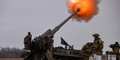 Украински артилерийски екипи обстрелват руски позиции в Бахмут