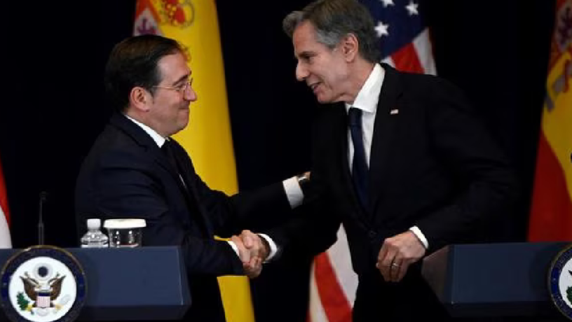 Испанският министър на външните работи Хосе Мануел Албарес и държавният секретар на САЩ Антъни Блинкен