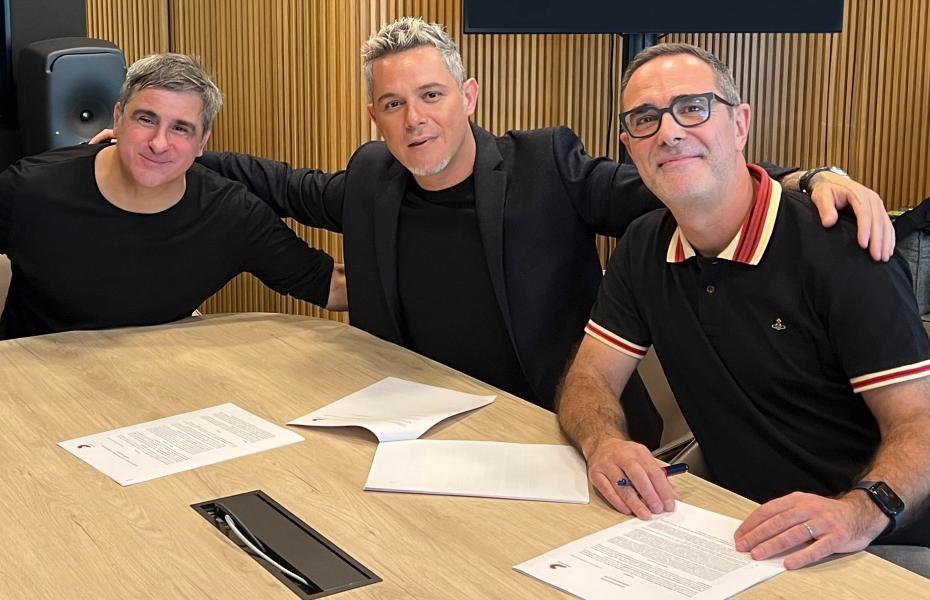 Алехандро Санс подписва договор със Sony Music