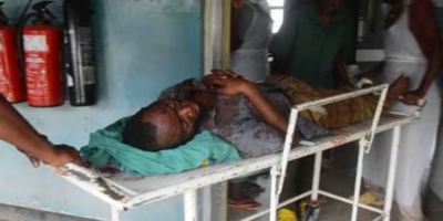 Мъж, ранен при нападението срещу гимназията в събота, в клиника в град Мпондве.
