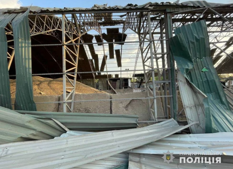 Първи снимки на повредени от Русия складове за зърно в Южна Украйна